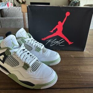 Air Jordan 4 Retro Seafoam Women’s Size 11 Gently Used w/ Box